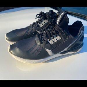 ADIDAS MENS TUBULAR SIZE 12